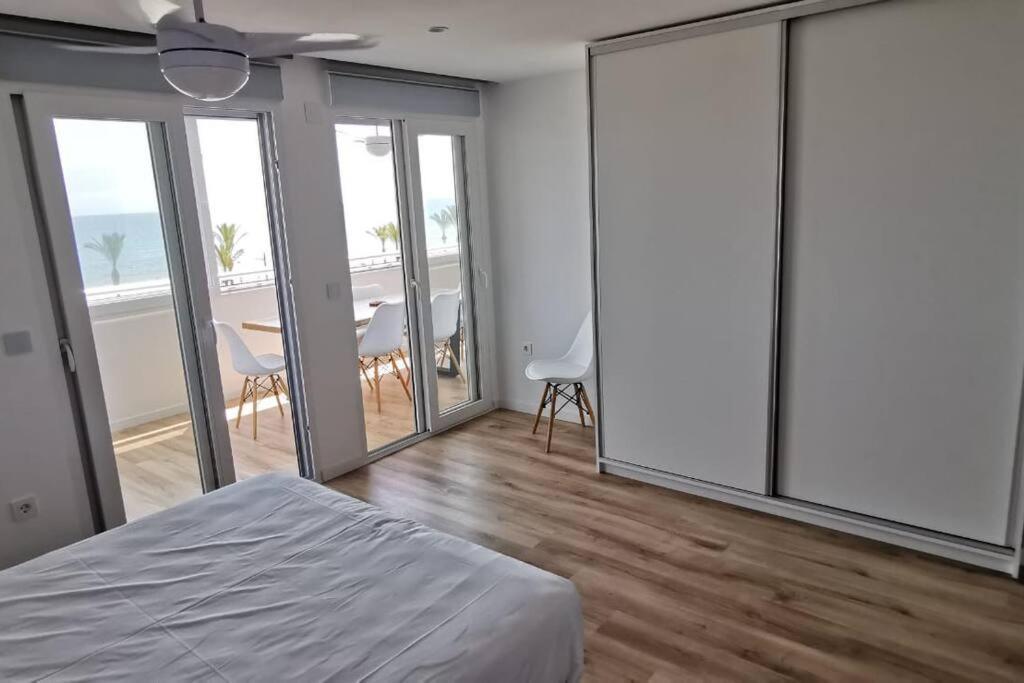 Lujoso Apartamento En Primera Linea De Playa Alicante Bagian luar foto