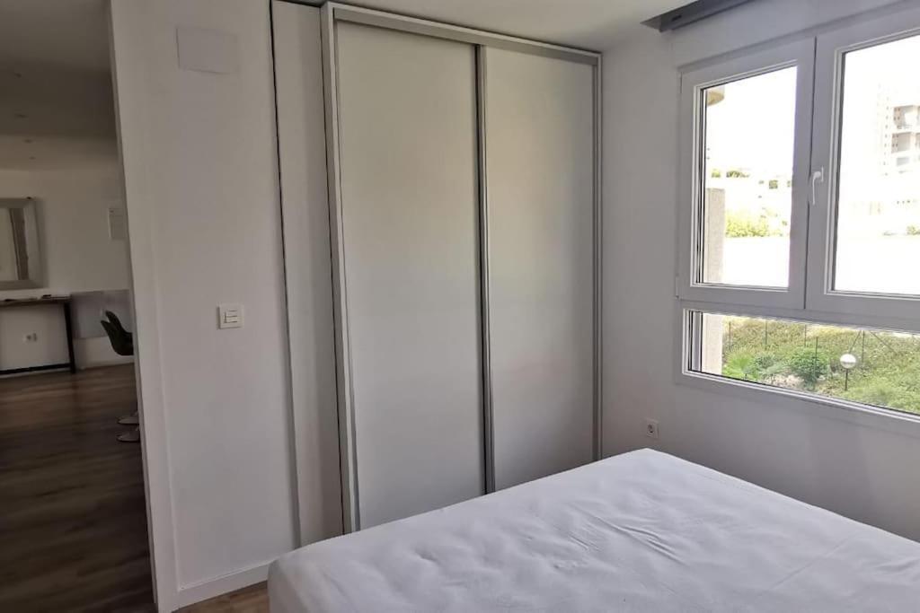 Lujoso Apartamento En Primera Linea De Playa Alicante Bagian luar foto