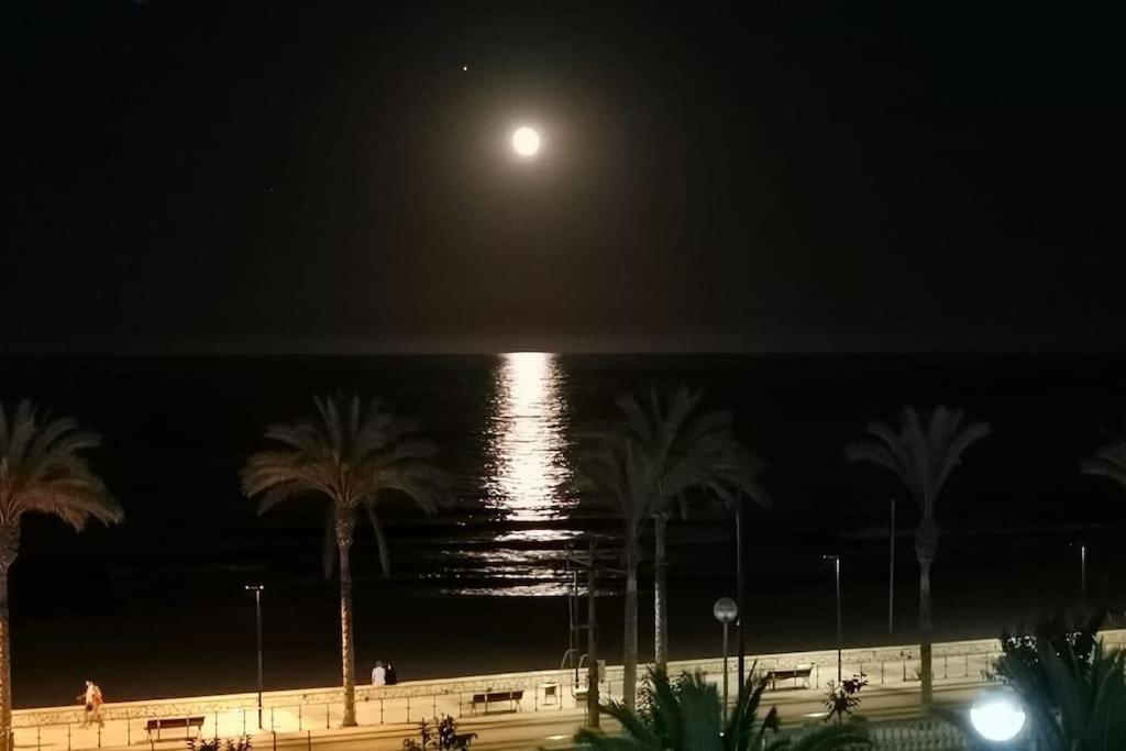 Lujoso Apartamento En Primera Linea De Playa Alicante Bagian luar foto